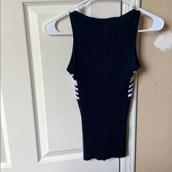 Very pretty tang top 🖤 - Picture 3 of 4